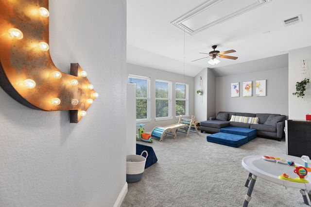 370 Ledge Stone DR, Austin, TX 78737
