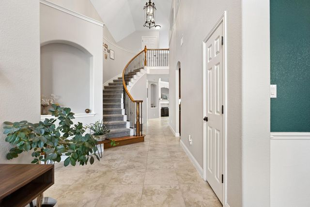370 Ledge Stone DR, Austin, TX 78737