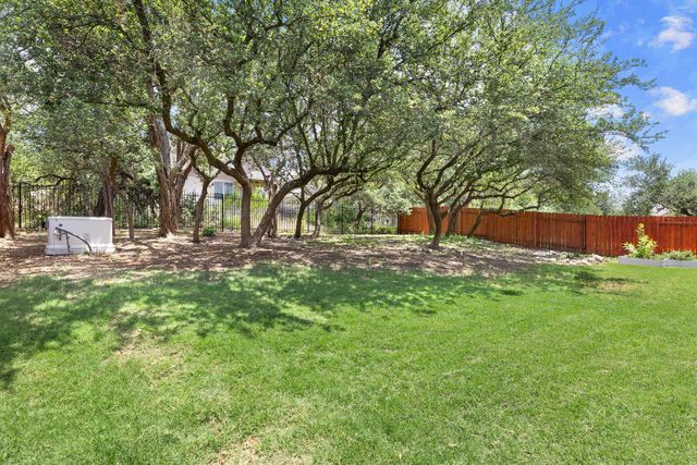 370 Ledge Stone DR, Austin, TX 78737