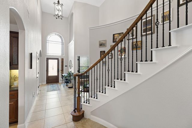 370 Ledge Stone DR, Austin, TX 78737