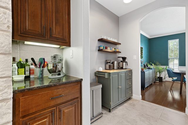 370 Ledge Stone DR, Austin, TX 78737