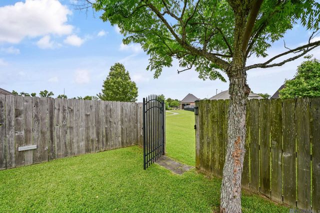 9777 Market West Dr, Baton Rouge, LA 70810
