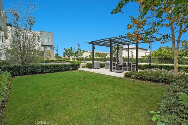 318 Bridgewater 7, Gardena, CA 90247