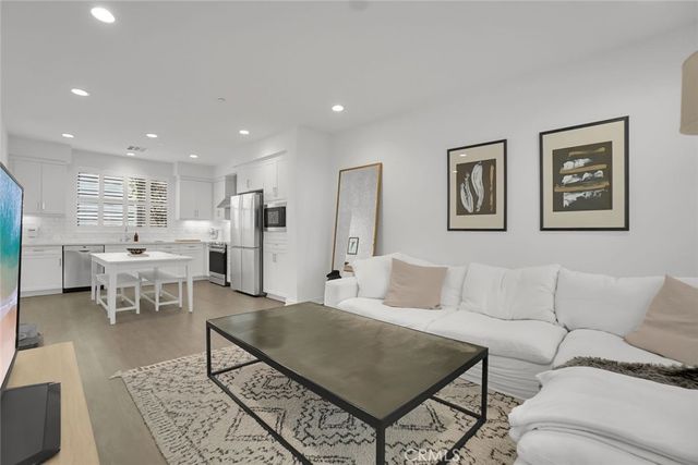 318 Bridgewater 7, Gardena, CA 90247