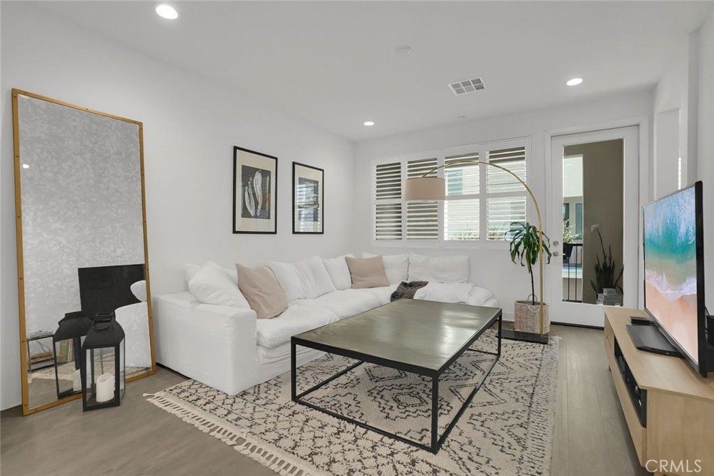 318 Bridgewater 7, Gardena, CA 90247