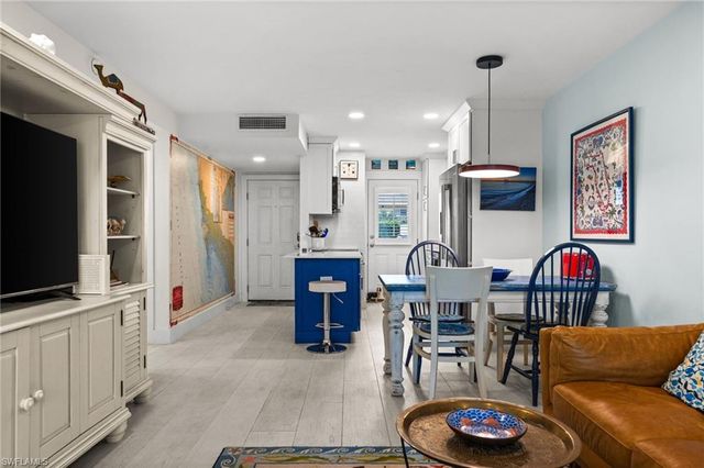 1021 3rd ST S 112, Naples, FL 34102