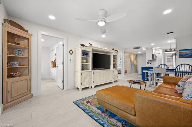 1021 3rd ST S 112, Naples, FL 34102