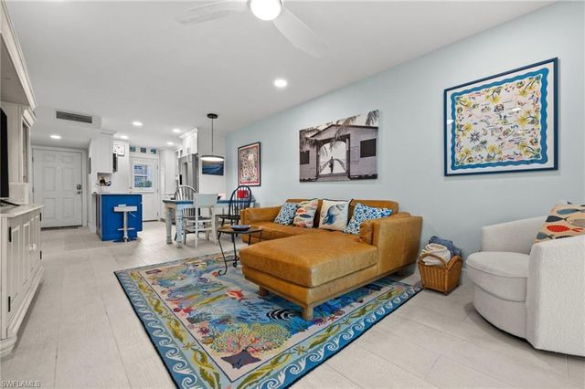 1021 3rd ST S 112, Naples, FL 34102