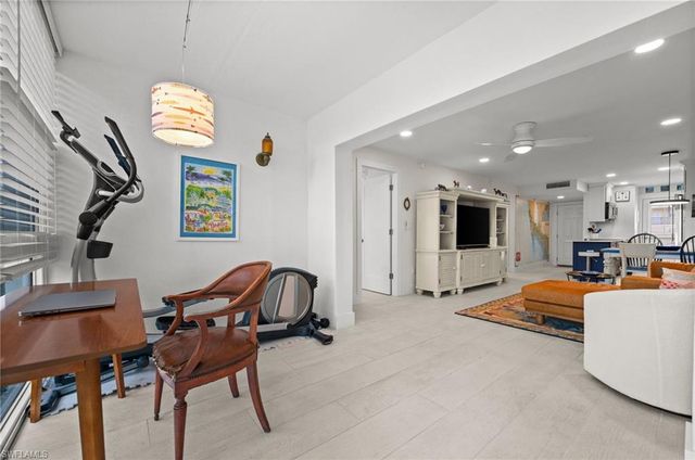 1021 3rd ST S 112, Naples, FL 34102