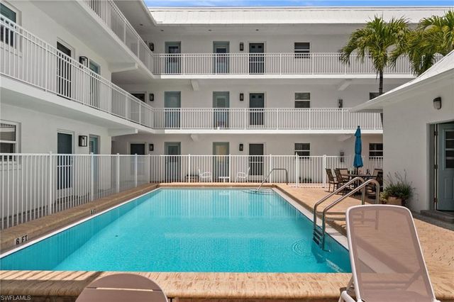 1021 3rd ST S 112, Naples, FL 34102