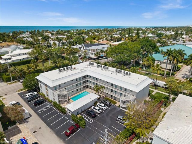 1021 3rd ST S 112, Naples, FL 34102