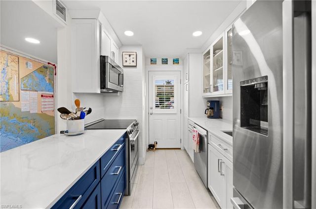 1021 3rd ST S 112, Naples, FL 34102