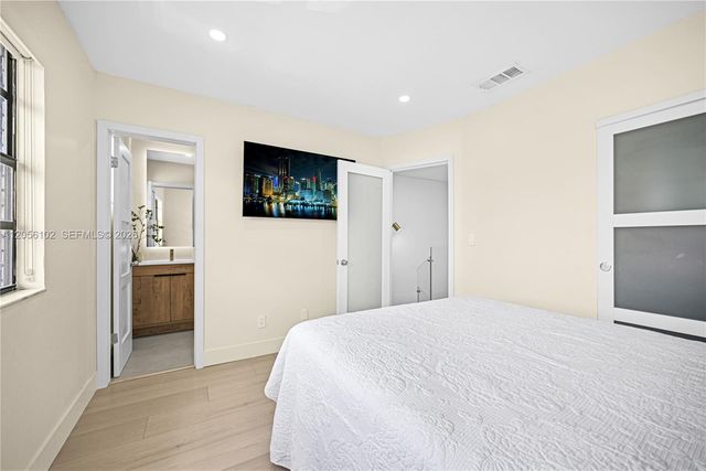 10372 NW 3rd St, Pembroke Pines, FL 33026