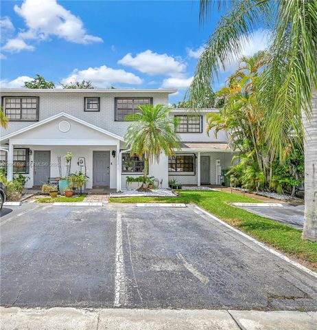 10372 NW 3rd St, Pembroke Pines, FL 33026