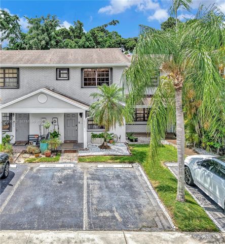 10372 NW 3rd St, Pembroke Pines, FL 33026