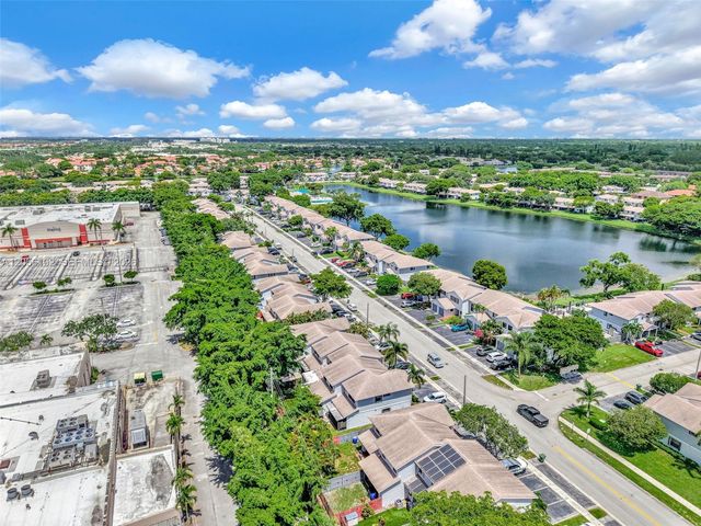 10372 NW 3rd St, Pembroke Pines, FL 33026