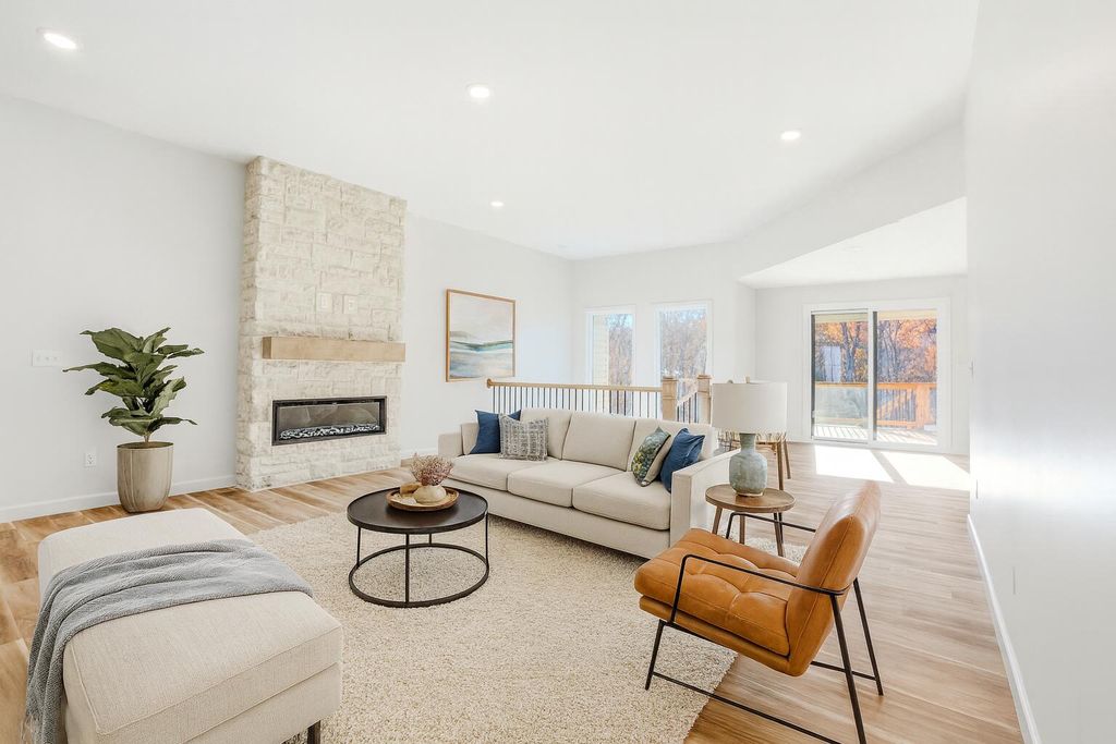 4308 STONE MOUNTAIN PKY, Columbia, MO 65201