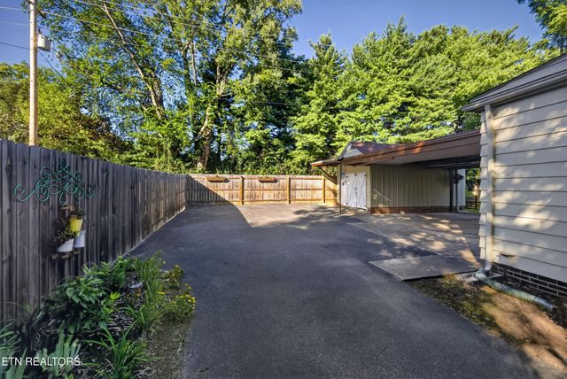 132 Lonas Drive, Maryville, TN 37803