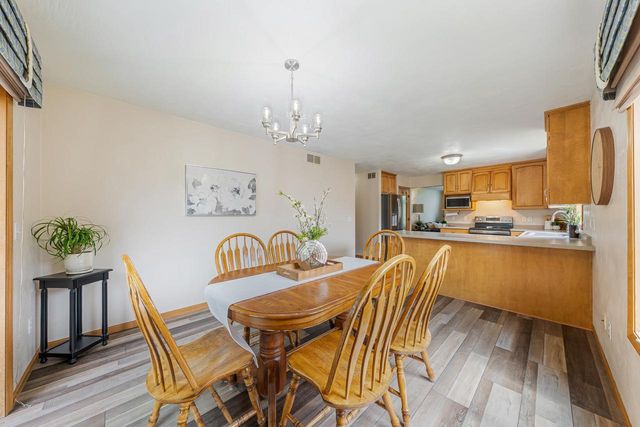 2521 BISHOPS LANE, Neenah, WI 54956