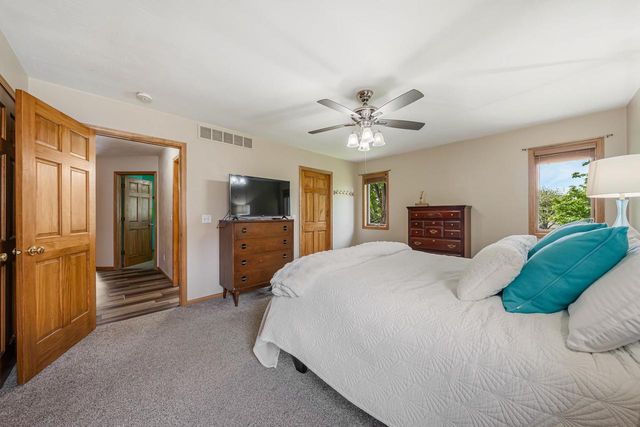 2521 BISHOPS LANE, Neenah, WI 54956