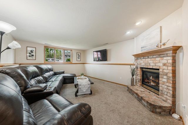 2521 BISHOPS LANE, Neenah, WI 54956