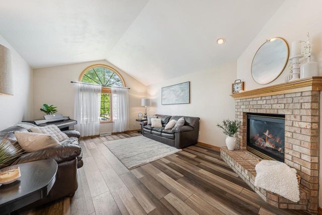 2521 BISHOPS LANE, Neenah, WI 54956