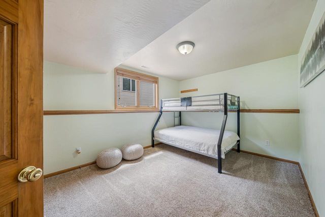 2521 BISHOPS LANE, Neenah, WI 54956