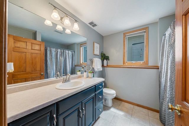 2521 BISHOPS LANE, Neenah, WI 54956