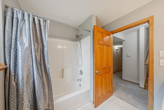 2521 BISHOPS LANE, Neenah, WI 54956