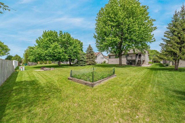 2521 BISHOPS LANE, Neenah, WI 54956