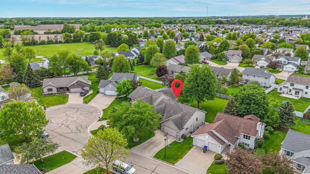 2521 BISHOPS LANE, Neenah, WI 54956