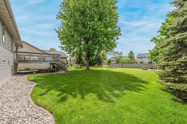2521 BISHOPS LANE, Neenah, WI 54956