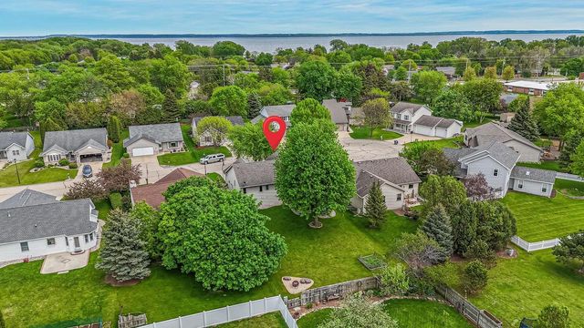 2521 BISHOPS LANE, Neenah, WI 54956