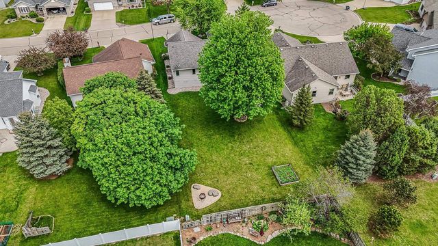 2521 BISHOPS LANE, Neenah, WI 54956