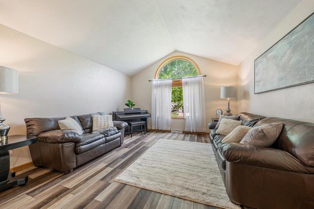 2521 BISHOPS LANE, Neenah, WI 54956