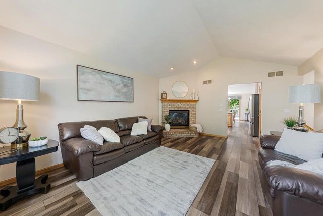 2521 BISHOPS LANE, Neenah, WI 54956