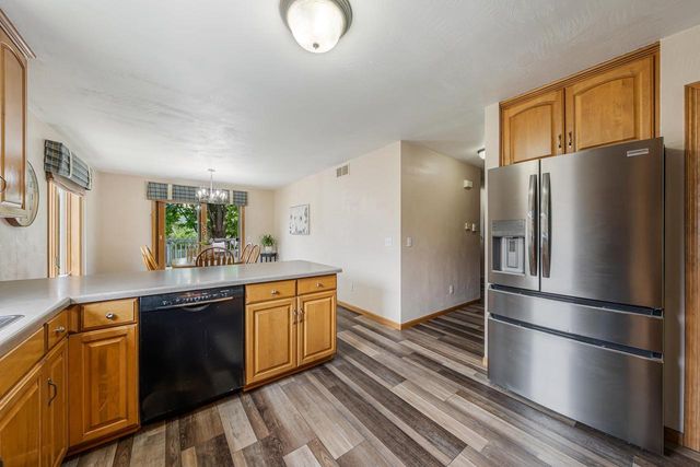 2521 BISHOPS LANE, Neenah, WI 54956