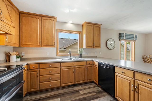 2521 BISHOPS LANE, Neenah, WI 54956