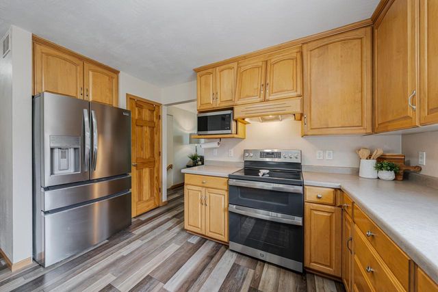 2521 BISHOPS LANE, Neenah, WI 54956