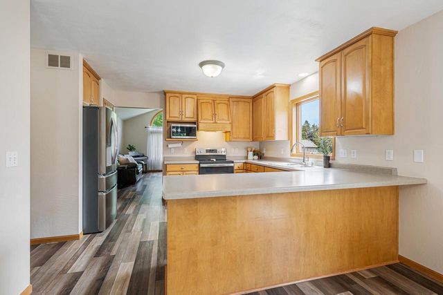 2521 BISHOPS LANE, Neenah, WI 54956