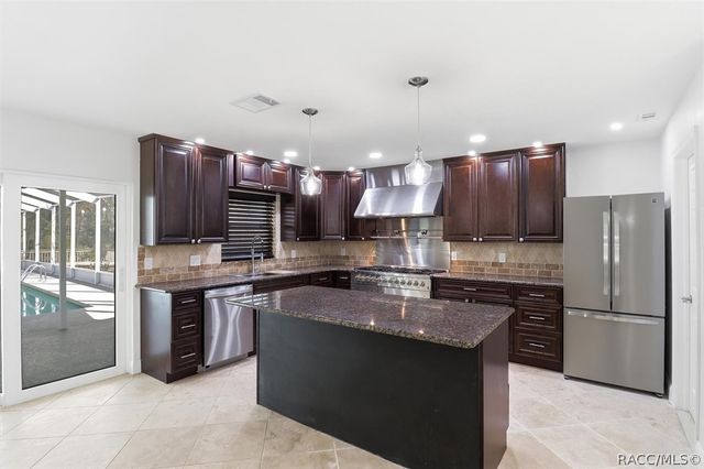 1025 SE 5th Avenue, Crystal River, FL 34429