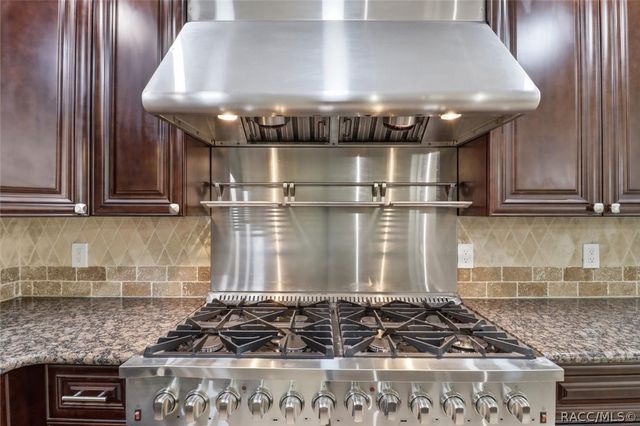 1025 SE 5th Avenue, Crystal River, FL 34429