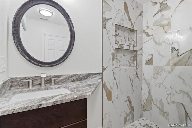 1025 SE 5th Avenue, Crystal River, FL 34429