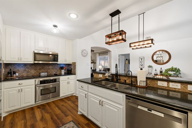 5200 Medallion Court, Midlothian, TX 76065