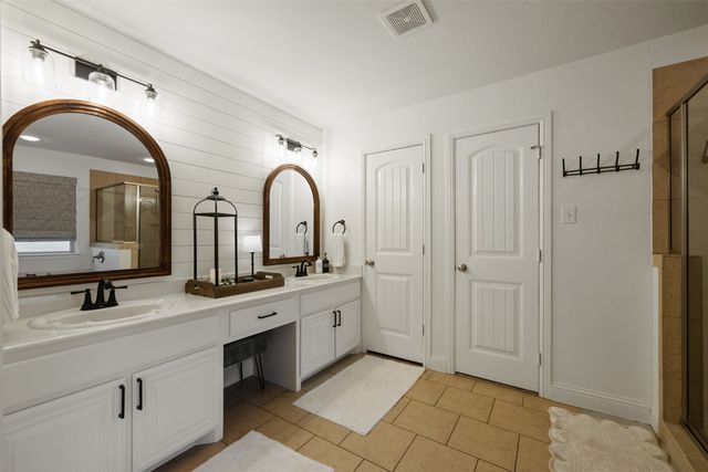5200 Medallion Court, Midlothian, TX 76065