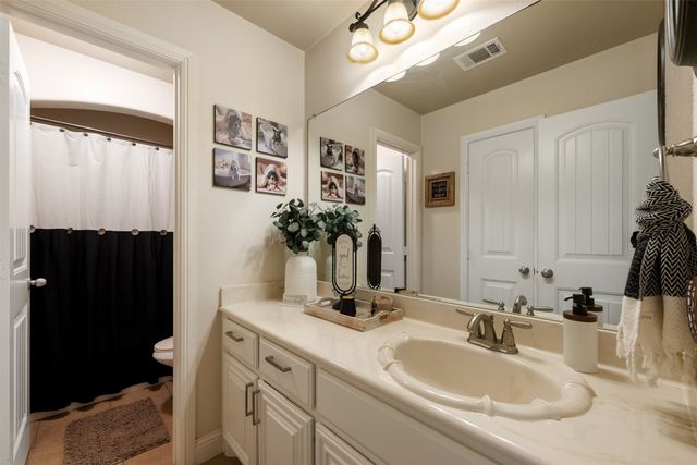 5200 Medallion Court, Midlothian, TX 76065