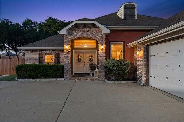 5200 Medallion Court, Midlothian, TX 76065