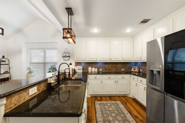 5200 Medallion Court, Midlothian, TX 76065