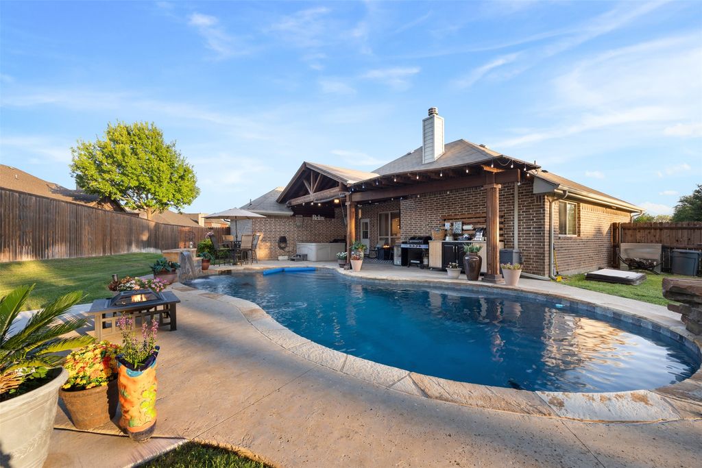 5200 Medallion Court, Midlothian, TX 76065