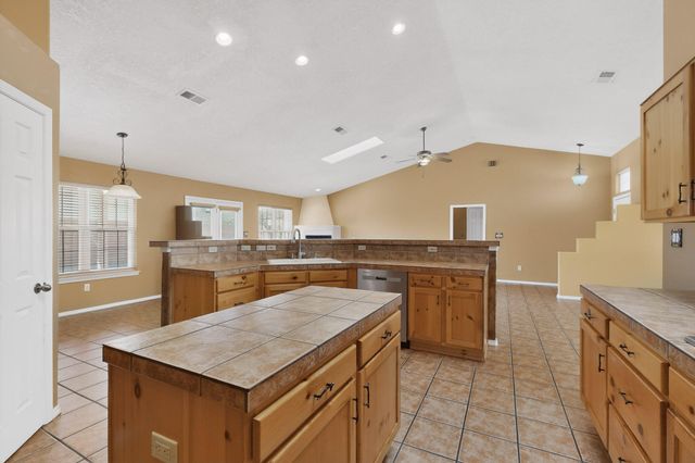 2275 Longhorn Street SW, Los Lunas, NM 87031